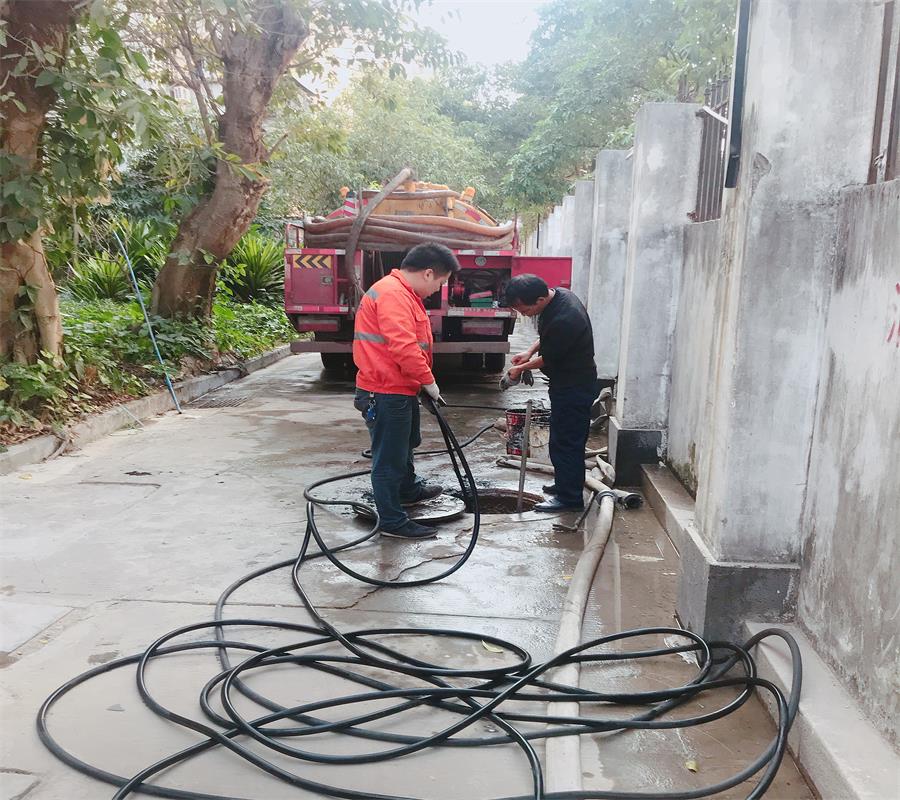 小區管道疏通-廚房的公共管道屢屢發生