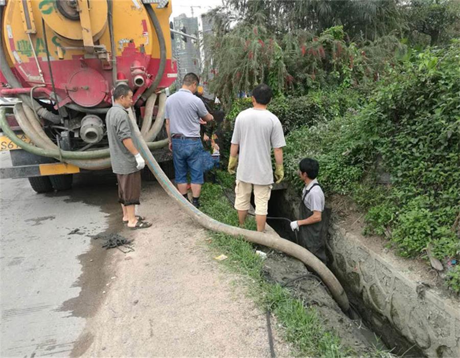 箱涵渠道清淤清理黑臭淤泥改善水質提升水的環境